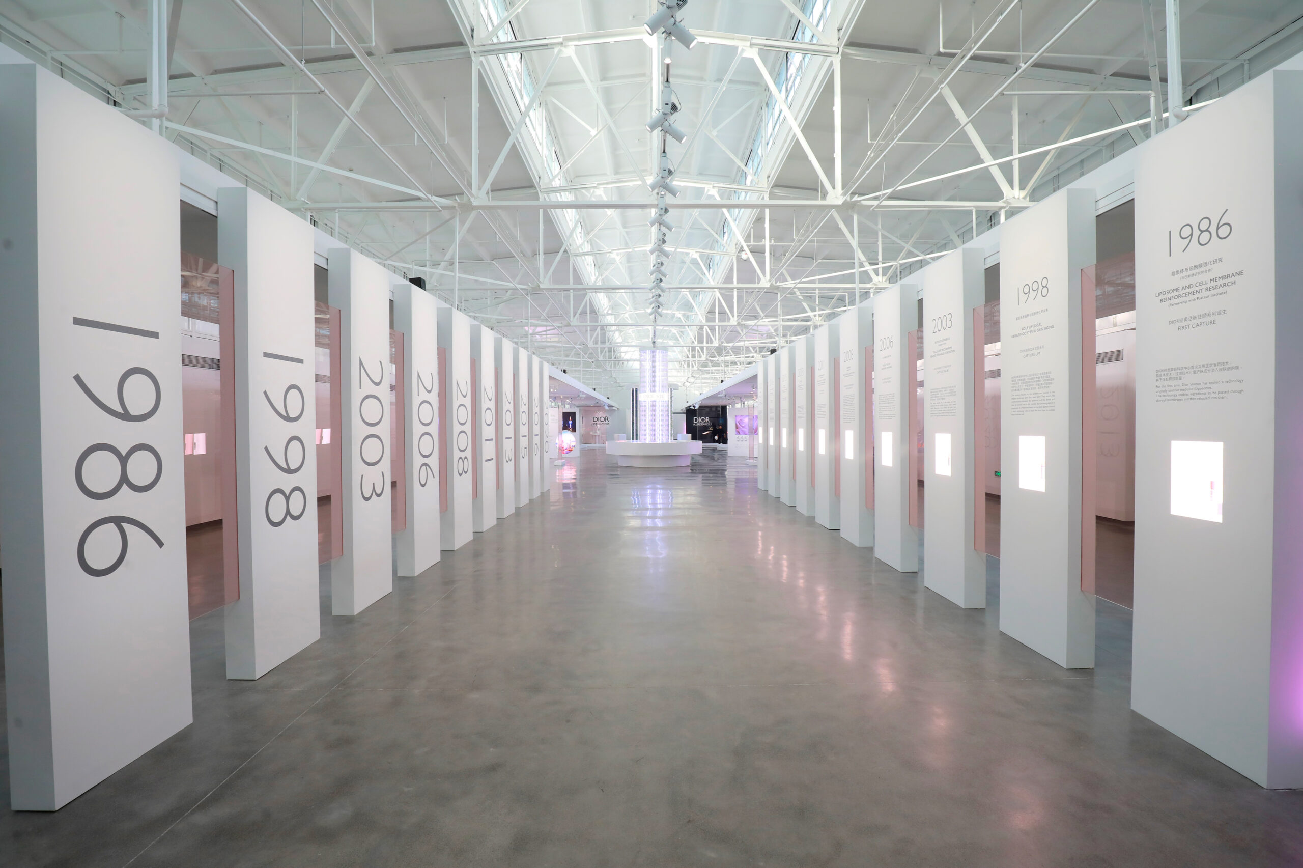 An exhibition and press conference designed and developed for Dior Beauty to present the new skincare Capture Totale line products in Shanghai.