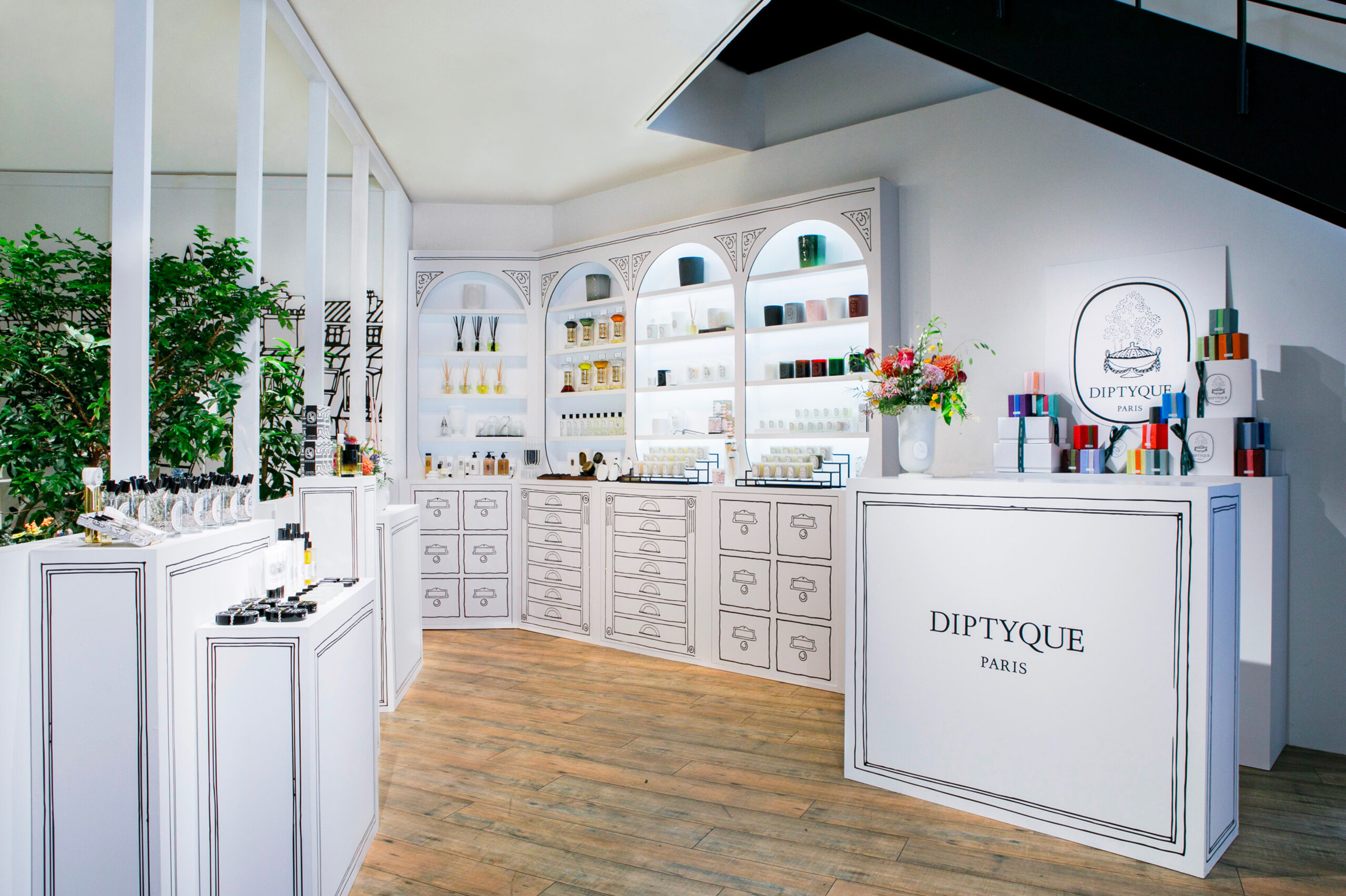 Product display, store concept in Pop Up installation for Diptyque Un Air de Paris in Tokyo by Golden Mama, luxury event agency