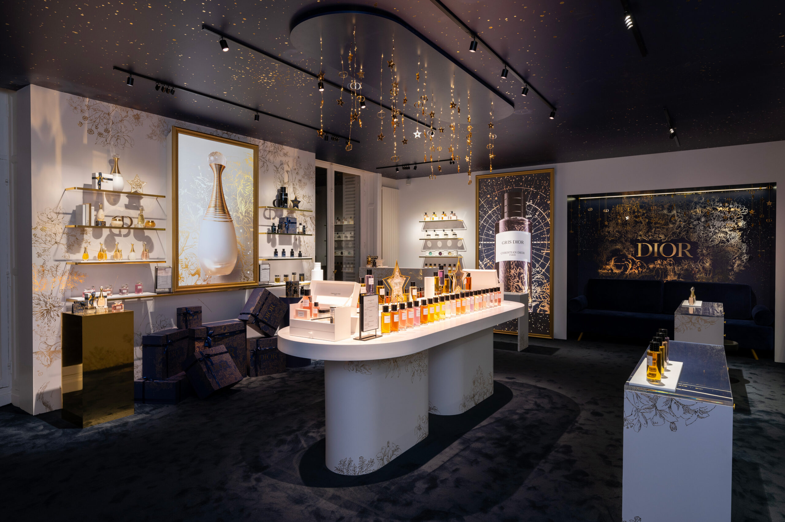 An area dedicated to fragrances from La Collection Privée Dior during the Atelier des Rêves event in Paris, created by Golden Mama.	