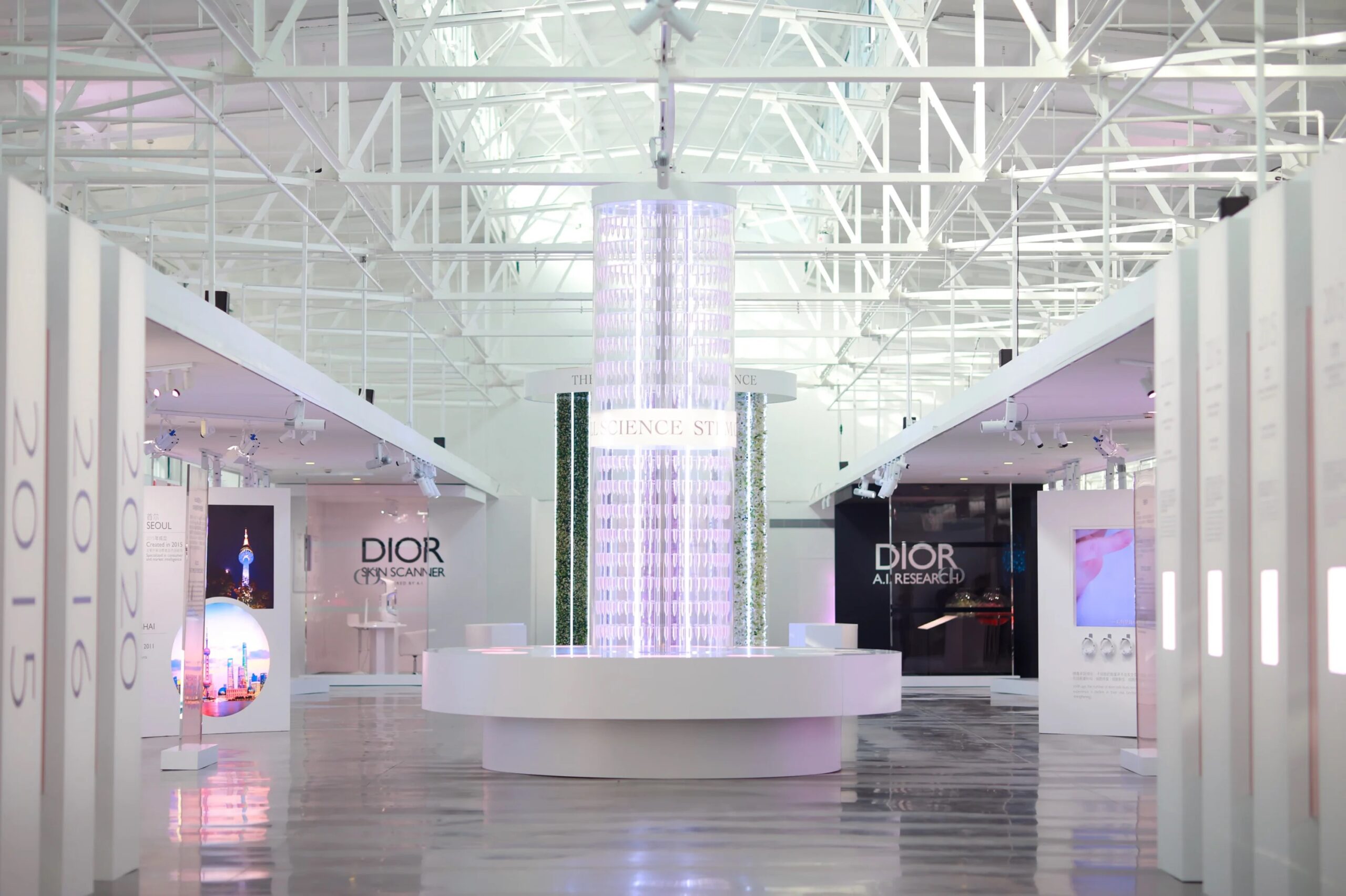 Golden Mama created an exhibition for journalists and influencers to introduce Dior Capture Total skincare products in Shanghai.